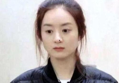 女明星睡醒的样子